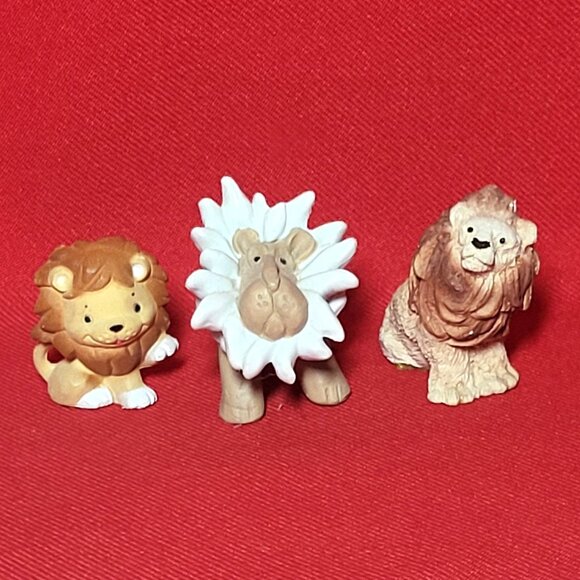 Three Miniature Lion Figurines - Picture 1 of 10